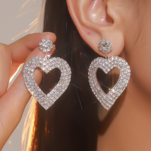 Sparkling Women's Cubic Zirconia Heart Stud Earrings Gorgeous Female Wedding Party Fashion Ear Piercing Accessories New Jewelry