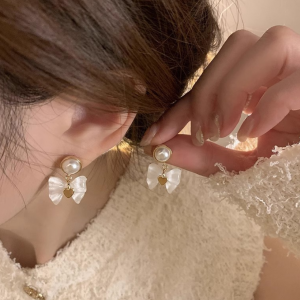 Imitation Butterfly Pearl Stud Earrings for Women Round Wedding Party Ear Jewelry Wholesale