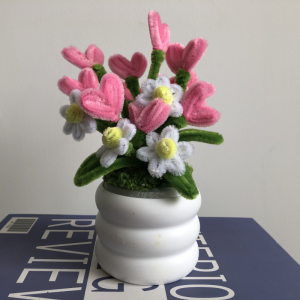 Handmade Pipe Cleaner White Daisy Flower Pink Love Heart Green Leaves with Flowers Potted Plant Artificial Simulation Flowers Indoor Home Desktop Party Wedding Decor 